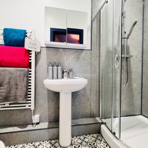 20250904_180752372_iOS